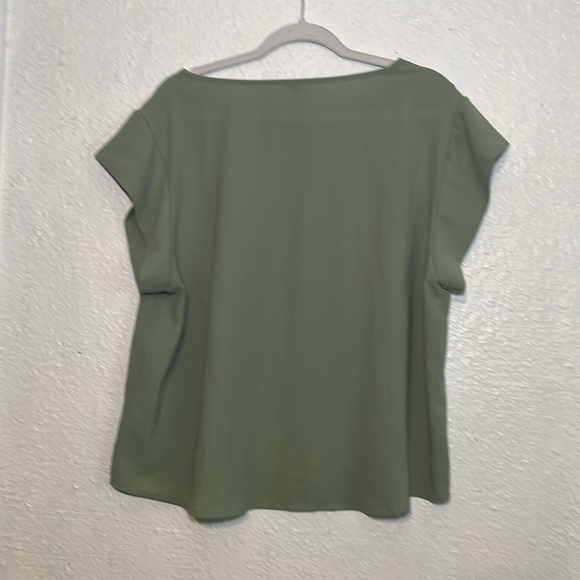 Shein Curve sage, green blouse size 2XL - Picture 8 of 8